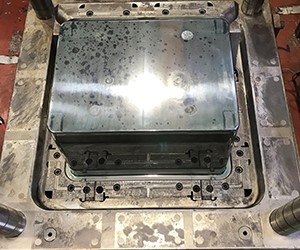 収納ケース用金型のPL面掃除 | プラスチック金型メンテセンター.COM