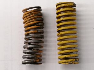 コイルスプリングのへたり確認 | プラスチック金型メンテセンター.COM コイルスプリングのへたり確認 | プラスチック金型メンテセンター.COM