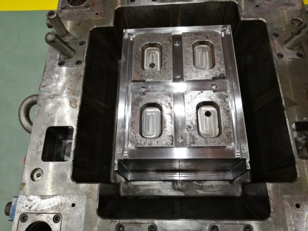 収納ケース枠　金型破損修理 | プラスチック金型メンテセンター.COM