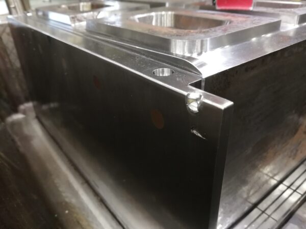 収納ケース枠　金型破損修理 | プラスチック金型メンテセンター.COM