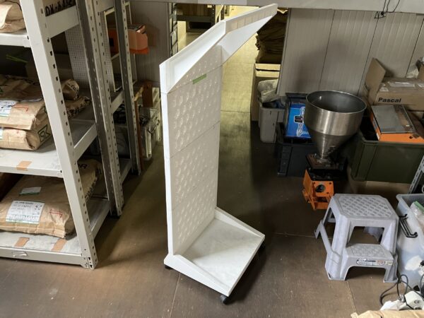 有孔ボード金型 | プラスチック金型メンテセンター.COM 有孔ボード金型 | プラスチック金型メンテセンター.COM