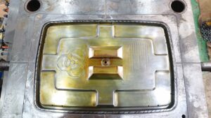 金型におけるバリとは?発生原因から対策、バリ修理事例をご紹介! | プラスチック金型メンテセンター.COM 金型におけるバリとは?発生原因から対策、バリ修理事例をご紹介! | プラスチック金型メンテセンター.COM