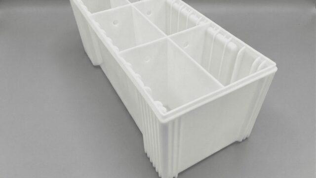 自動車用バッテリーケース | プラスチック金型メンテセンター.COM 自動車用バッテリーケース | プラスチック金型メンテセンター.COM