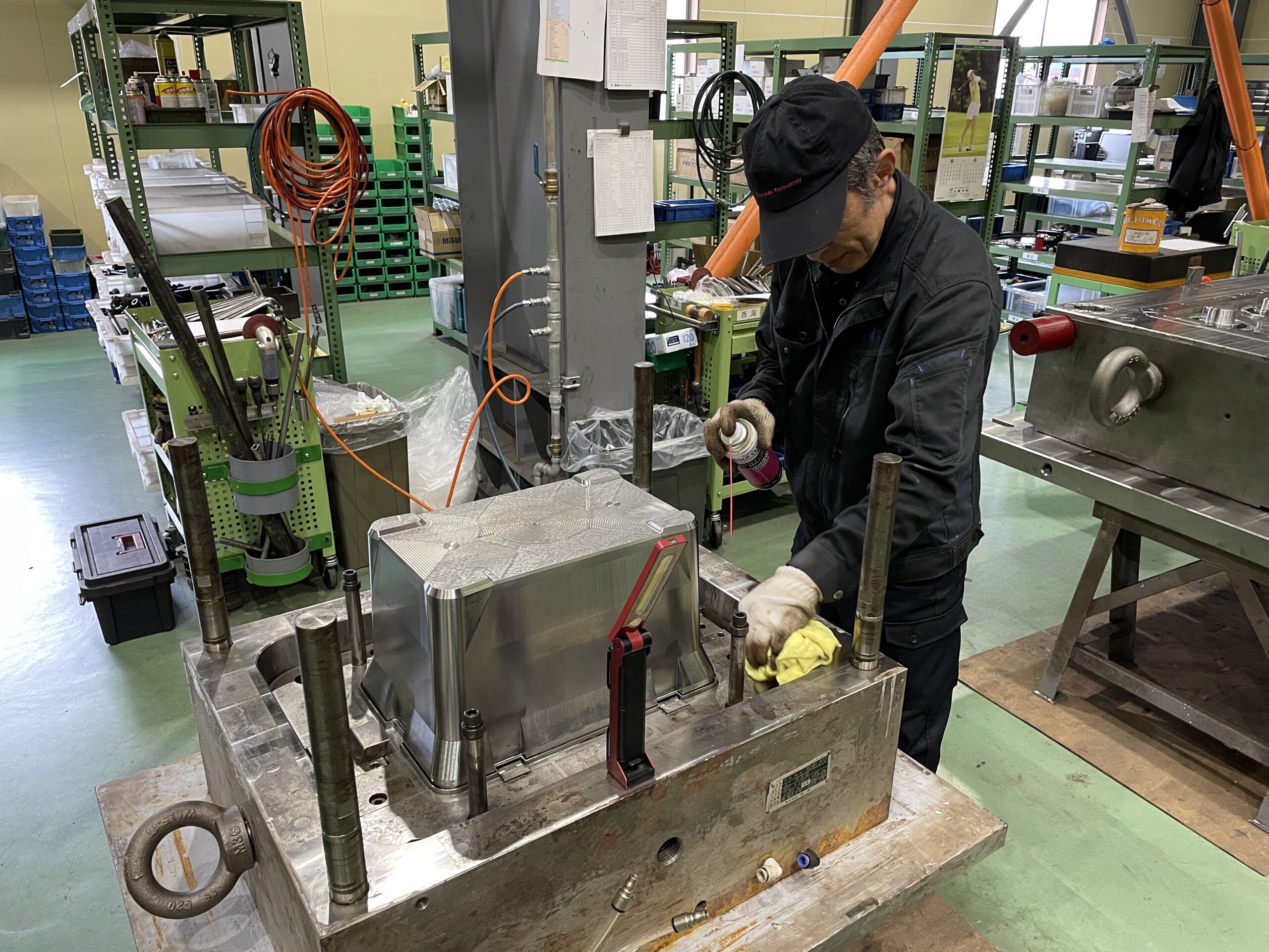 金型のガスベントとは?設計・加工・深さの基準を解説 | プラスチック金型メンテセンター.COM プラスチック成形金型修理 風景